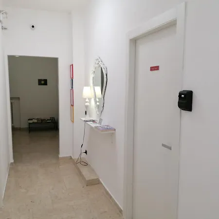 לינה וארוחת בוקר Tanzi 4*