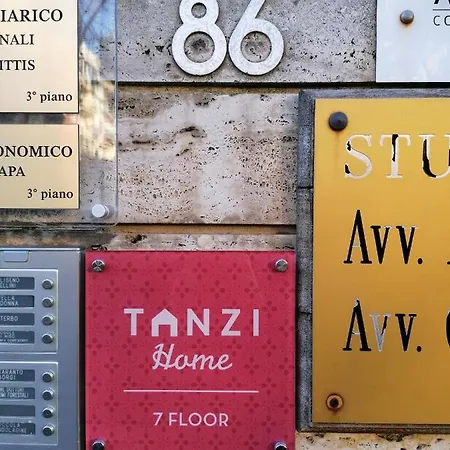 Tanzi לינה וארוחת בוקר