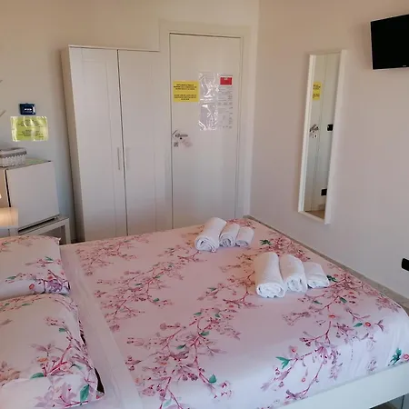 Tanzi فندق مبيت وإفطار 3*