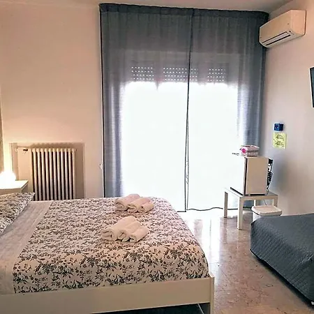 לינה וארוחת בוקר Tanzi 3*