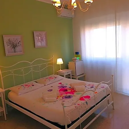 Tanzi לינה וארוחת בוקר 3*