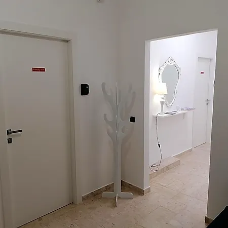 Tanzi לינה וארוחת בוקר 3*