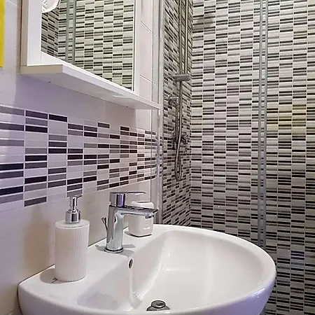 فندق مبيت وإفطار Tanzi 3*