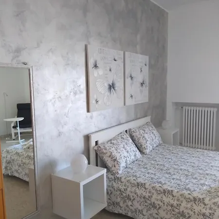 Tanzi לינה וארוחת בוקר 4*