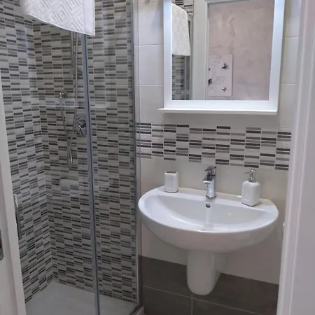 فندق مبيت وإفطار Tanzi 3*